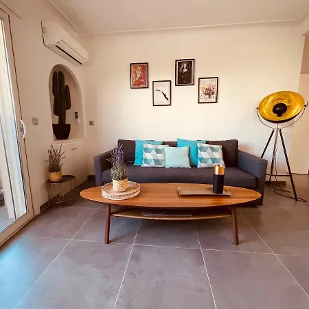 Croisette - Plages - Palais - Bord De - Moderne Et Lumineux Avec Balcon *