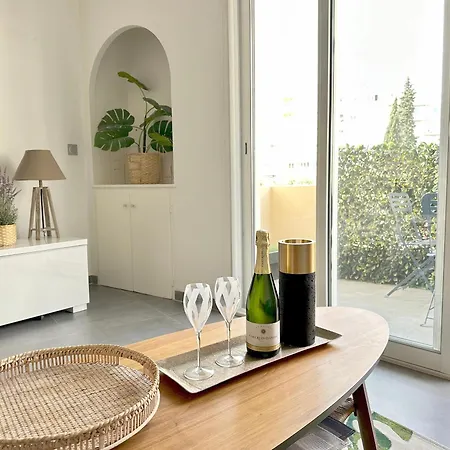 Croisette - Plages - Palais - Bord De - Moderne Et Lumineux Avec Balcon *