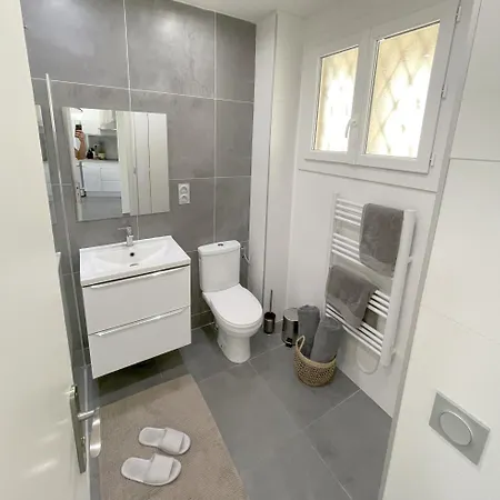 Croisette - Plages - Palais - Bord De - Moderne Et Lumineux Avec Balcon